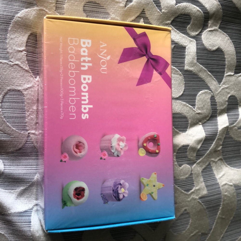 Anjou Bath Bombs

FREE WITH A $20 PURCHASE!!